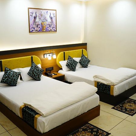 Hotel Shakuntla Palace - 400 Meters Away From Vishnu Pad Temple 7 Mins Walk Gaya Bagian luar foto