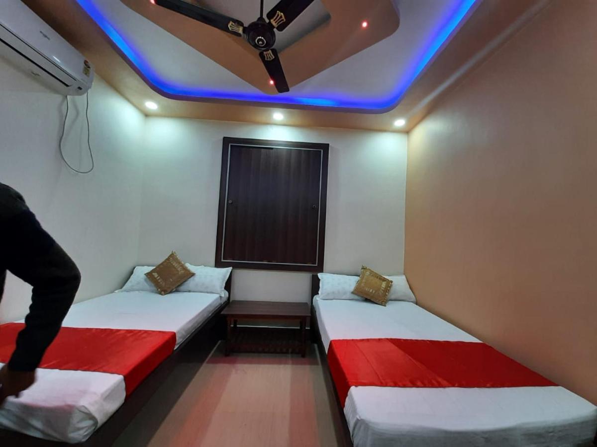 Hotel Shakuntla Palace - 400 Meters Away From Vishnu Pad Temple 7 Mins Walk Gaya Bagian luar foto
