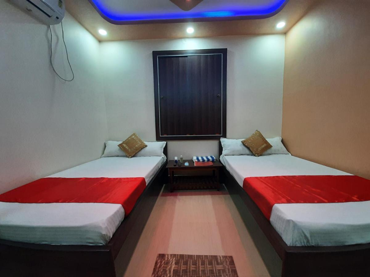 Hotel Shakuntla Palace - 400 Meters Away From Vishnu Pad Temple 7 Mins Walk Gaya Bagian luar foto