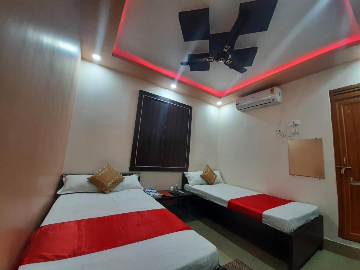 Hotel Shakuntla Palace - 400 Meters Away From Vishnu Pad Temple 7 Mins Walk Gaya Bagian luar foto