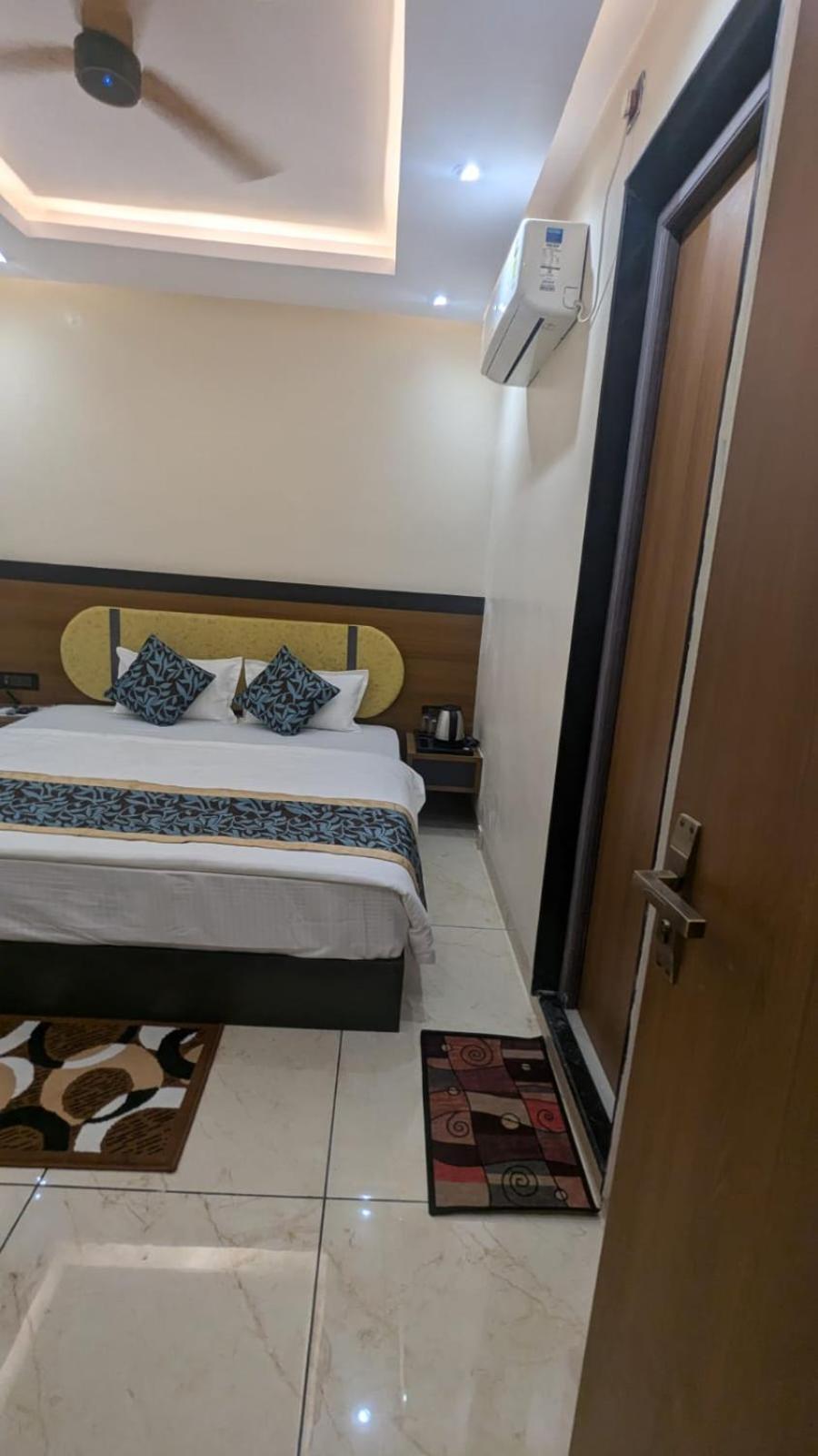 Hotel Shakuntla Palace - 400 Meters Away From Vishnu Pad Temple 7 Mins Walk Gaya Bagian luar foto