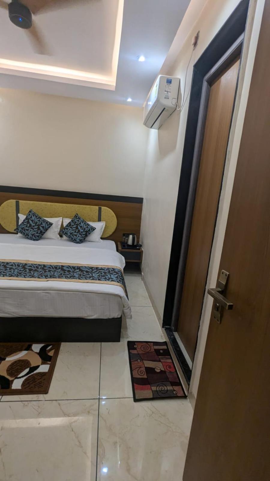 Hotel Shakuntla Palace - 400 Meters Away From Vishnu Pad Temple 7 Mins Walk Gaya Bagian luar foto