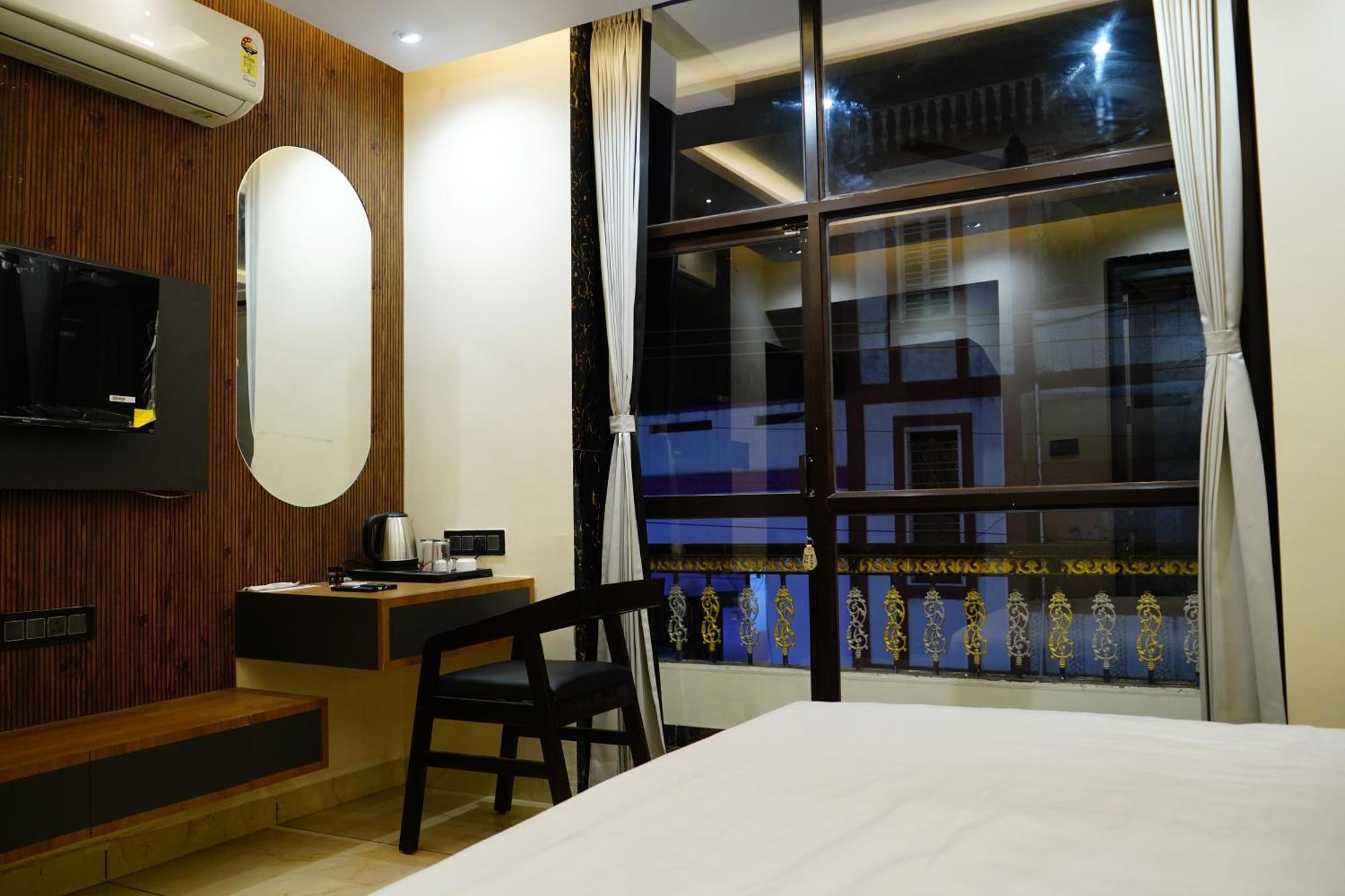 Hotel Shakuntla Palace - 400 Meters Away From Vishnu Pad Temple 7 Mins Walk Gaya Bagian luar foto