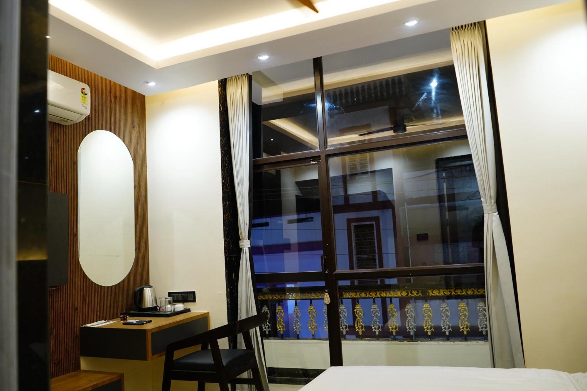 Hotel Shakuntla Palace - 400 Meters Away From Vishnu Pad Temple 7 Mins Walk Gaya Bagian luar foto
