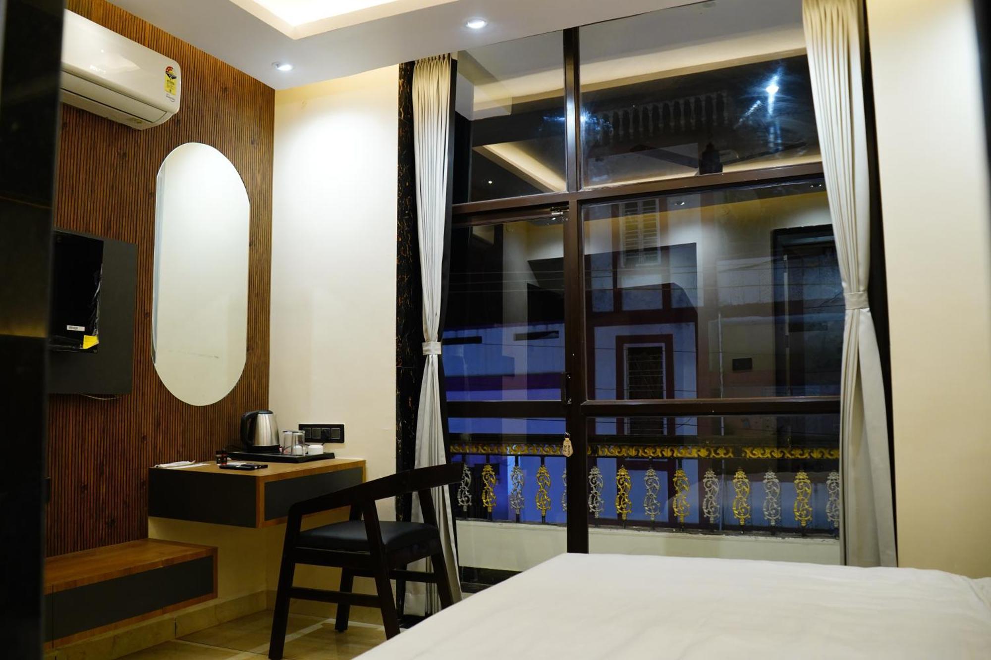 Hotel Shakuntla Palace - 400 Meters Away From Vishnu Pad Temple 7 Mins Walk Gaya Bagian luar foto