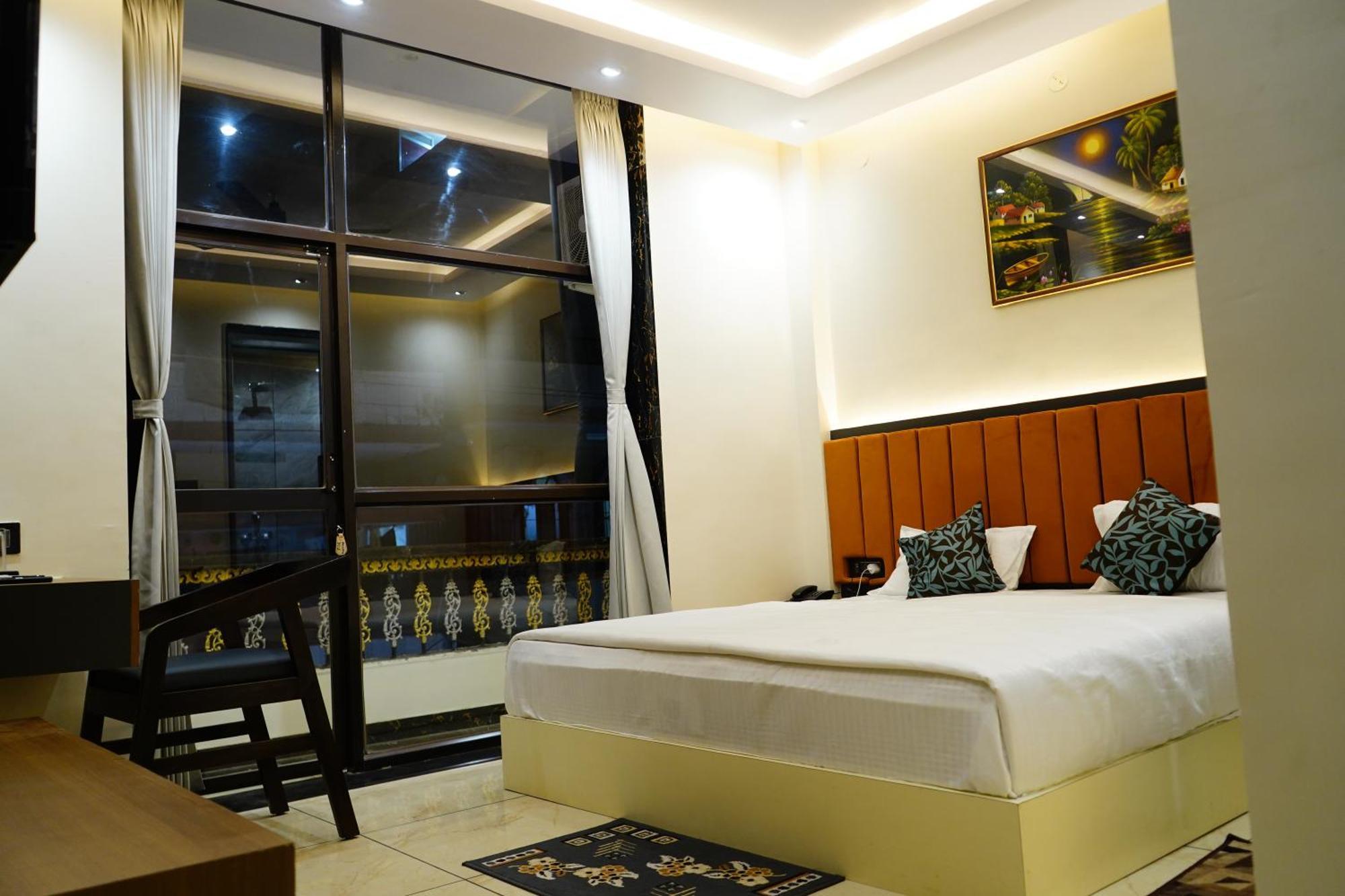 Hotel Shakuntla Palace - 400 Meters Away From Vishnu Pad Temple 7 Mins Walk Gaya Bagian luar foto