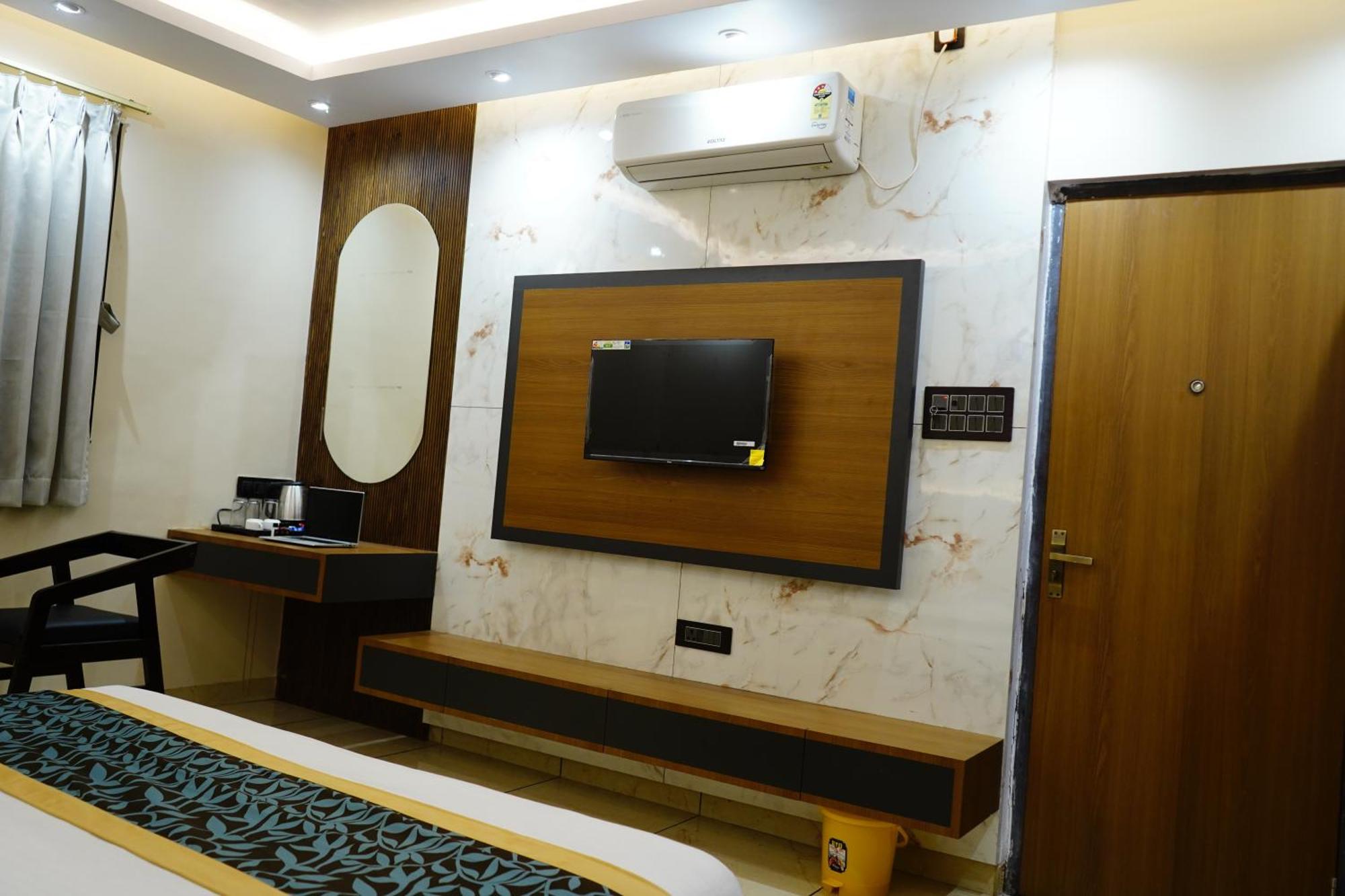 Hotel Shakuntla Palace - 400 Meters Away From Vishnu Pad Temple 7 Mins Walk Gaya Bagian luar foto