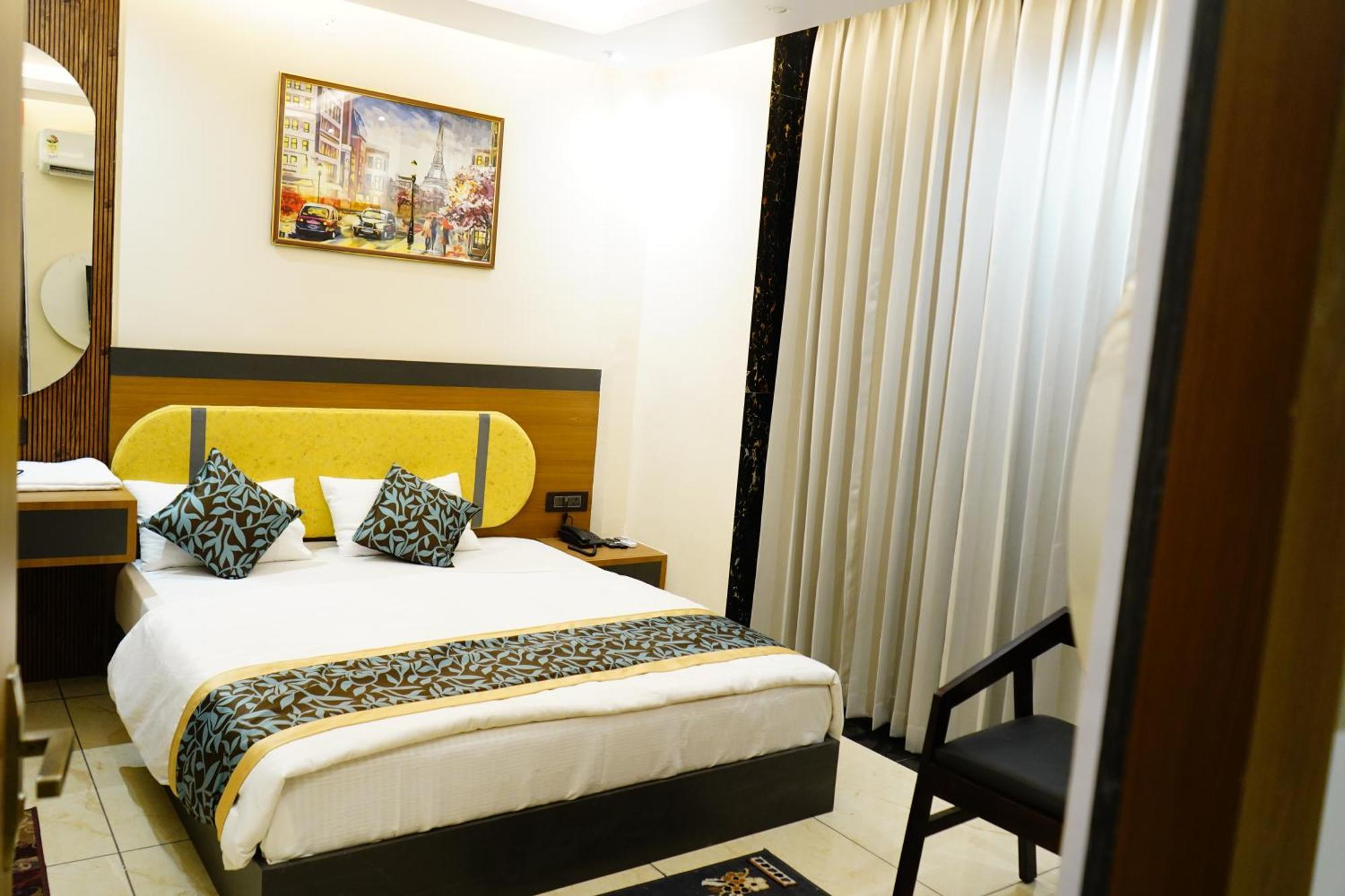 Hotel Shakuntla Palace - 400 Meters Away From Vishnu Pad Temple 7 Mins Walk Gaya Bagian luar foto