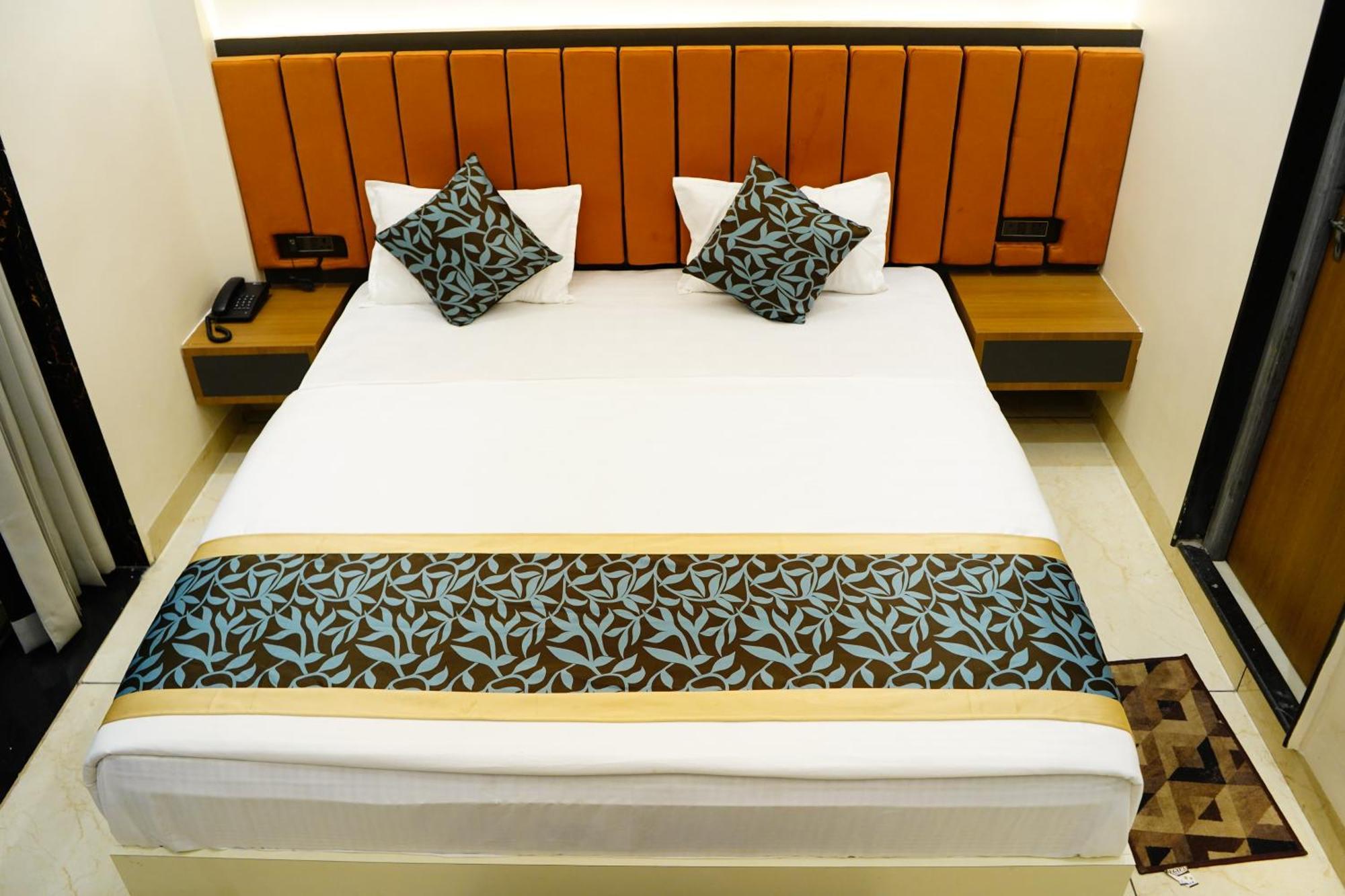 Hotel Shakuntla Palace - 400 Meters Away From Vishnu Pad Temple 7 Mins Walk Gaya Bagian luar foto