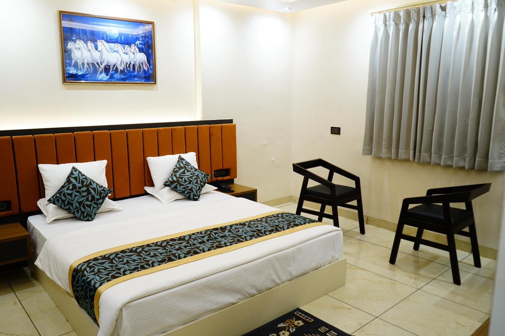 Hotel Shakuntla Palace - 400 Meters Away From Vishnu Pad Temple 7 Mins Walk Gaya Bagian luar foto