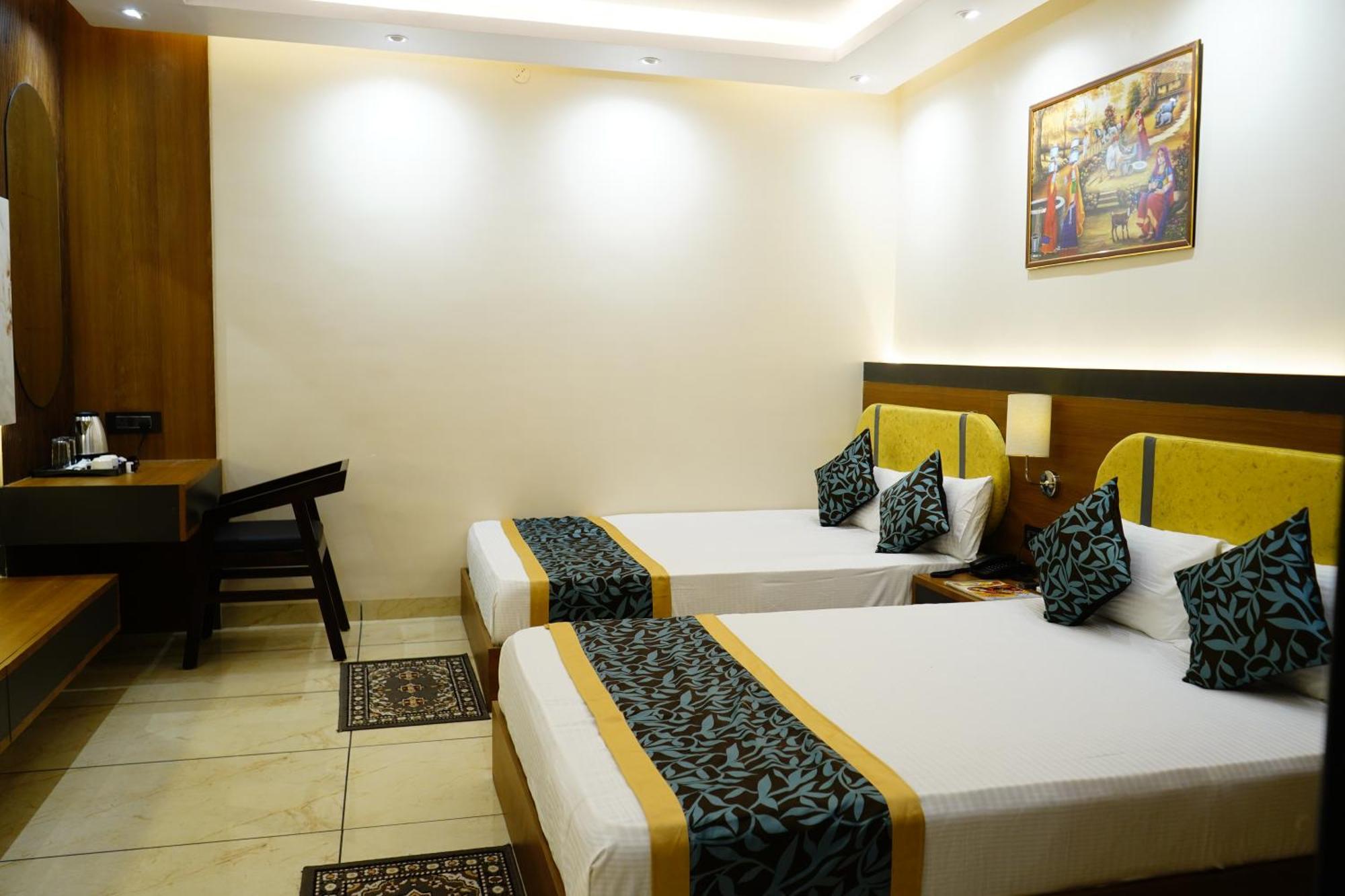 Hotel Shakuntla Palace - 400 Meters Away From Vishnu Pad Temple 7 Mins Walk Gaya Bagian luar foto