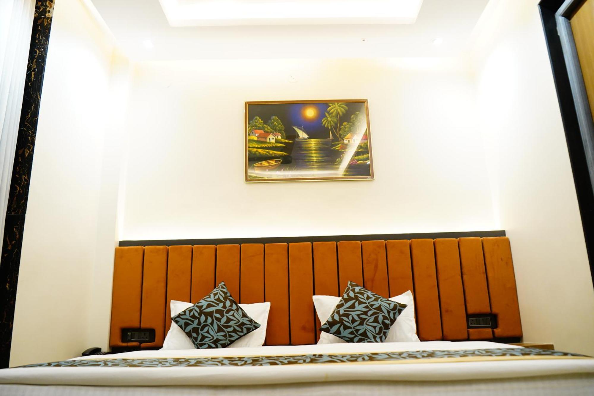 Hotel Shakuntla Palace - 400 Meters Away From Vishnu Pad Temple 7 Mins Walk Gaya Bagian luar foto