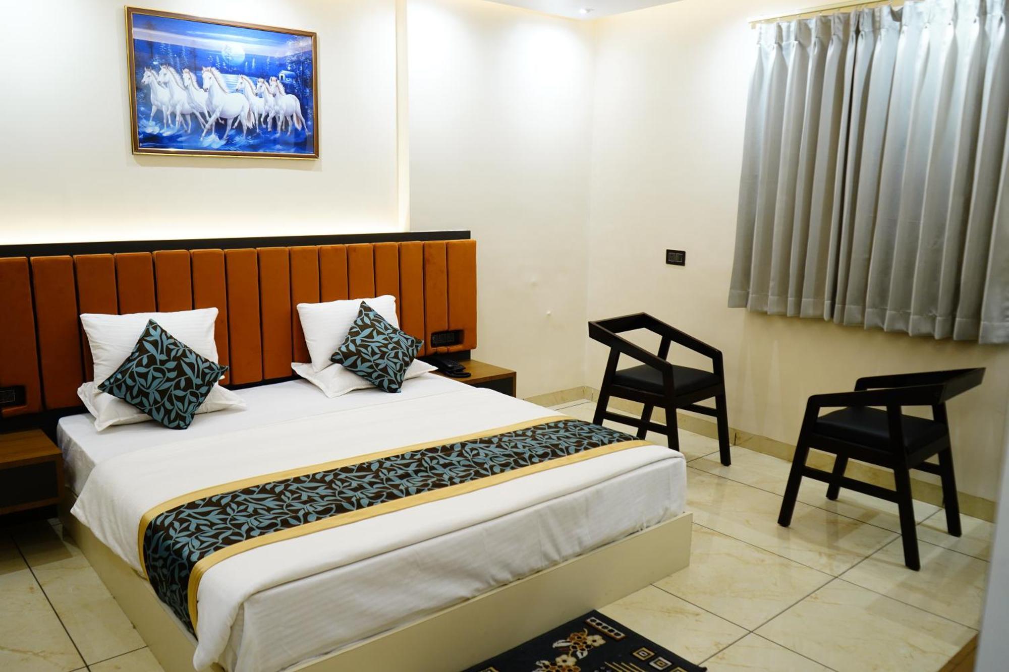 Hotel Shakuntla Palace - 400 Meters Away From Vishnu Pad Temple 7 Mins Walk Gaya Bagian luar foto
