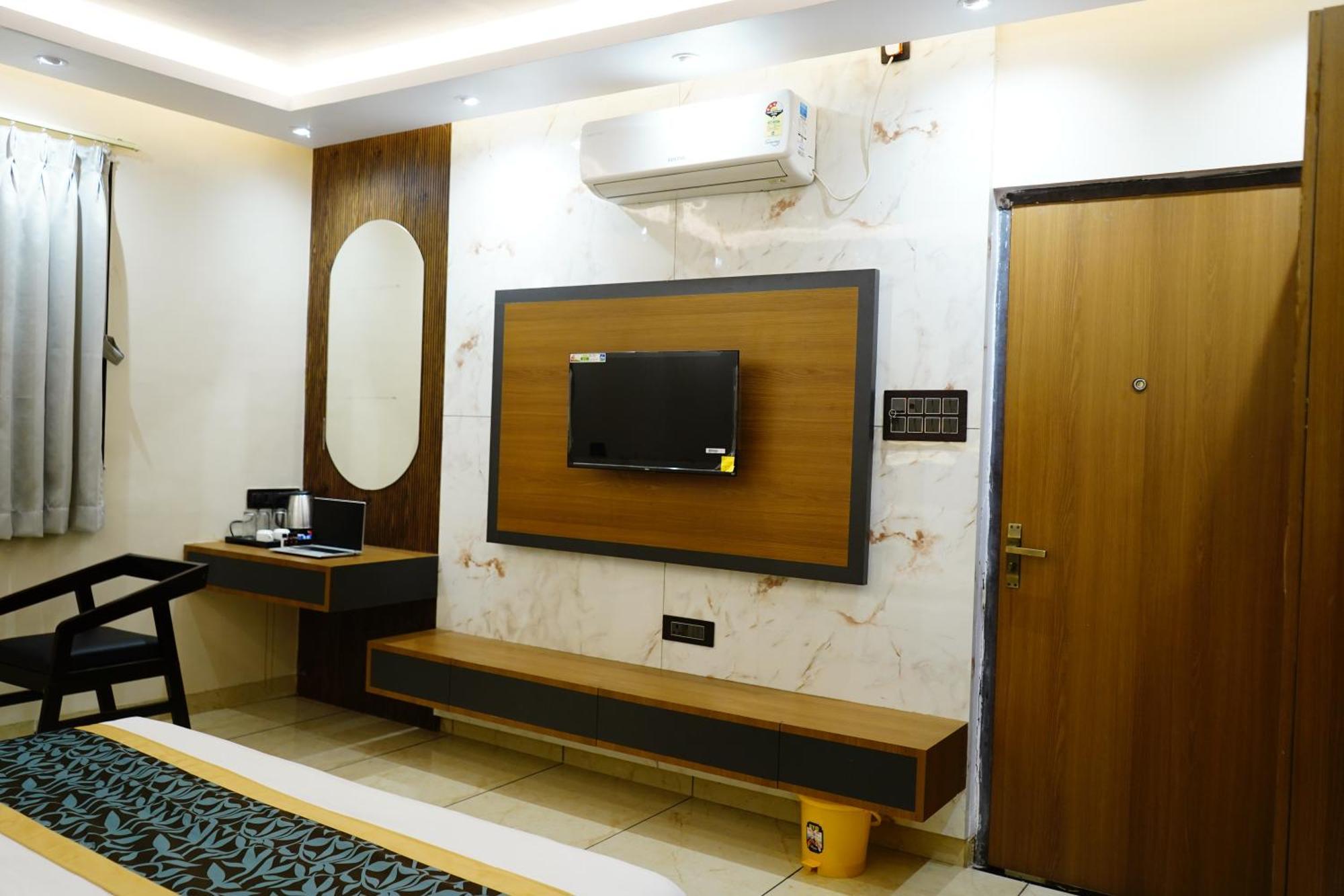 Hotel Shakuntla Palace - 400 Meters Away From Vishnu Pad Temple 7 Mins Walk Gaya Bagian luar foto