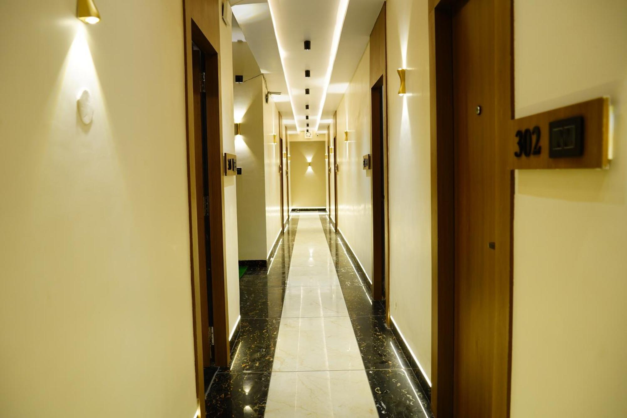 Hotel Shakuntla Palace - 400 Meters Away From Vishnu Pad Temple 7 Mins Walk Gaya Bagian luar foto