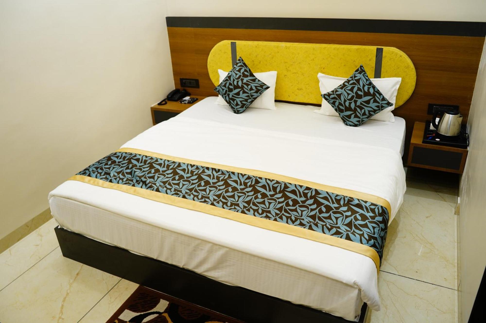 Hotel Shakuntla Palace - 400 Meters Away From Vishnu Pad Temple 7 Mins Walk Gaya Bagian luar foto
