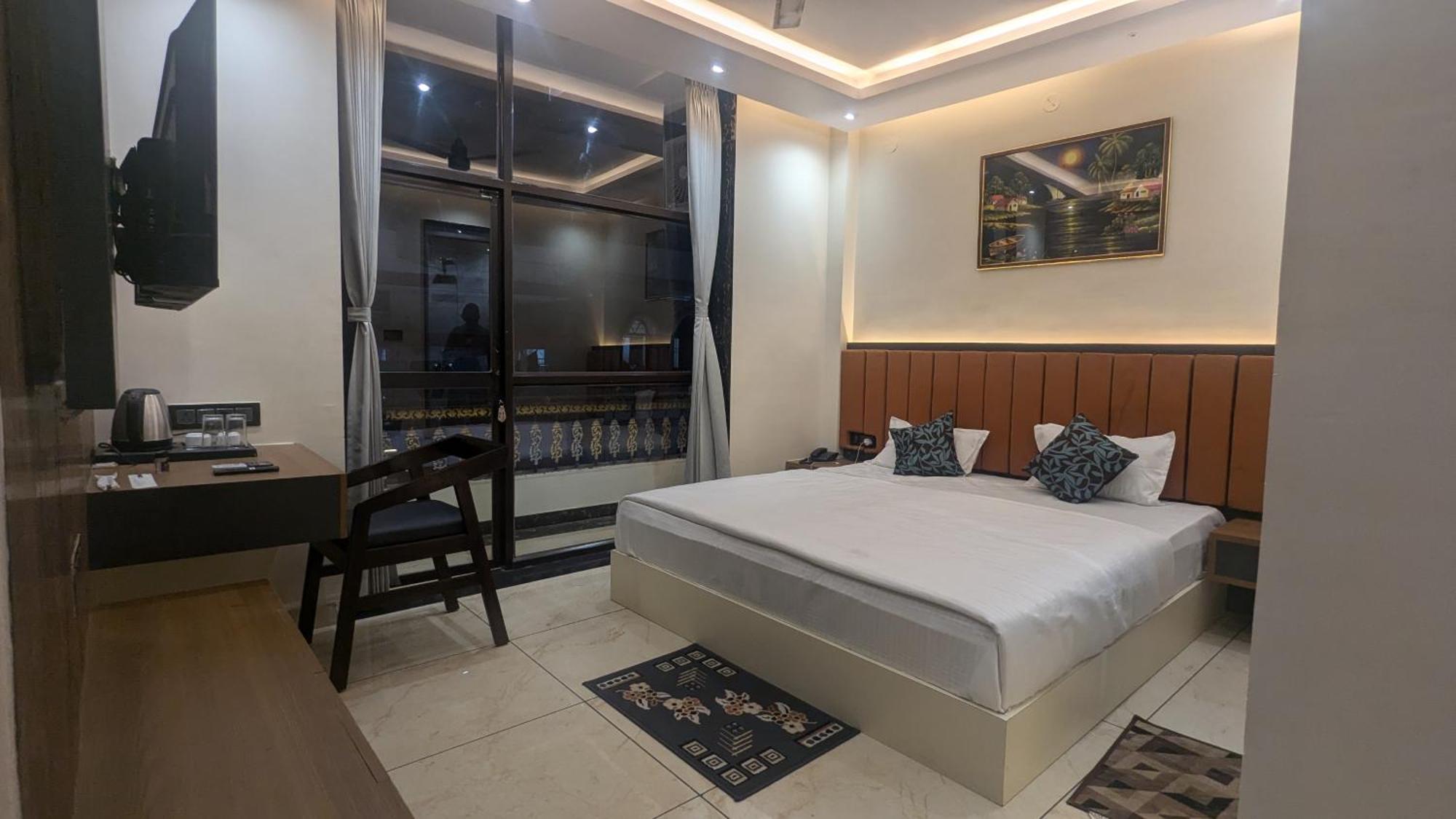 Hotel Shakuntla Palace - 400 Meters Away From Vishnu Pad Temple 7 Mins Walk Gaya Bagian luar foto