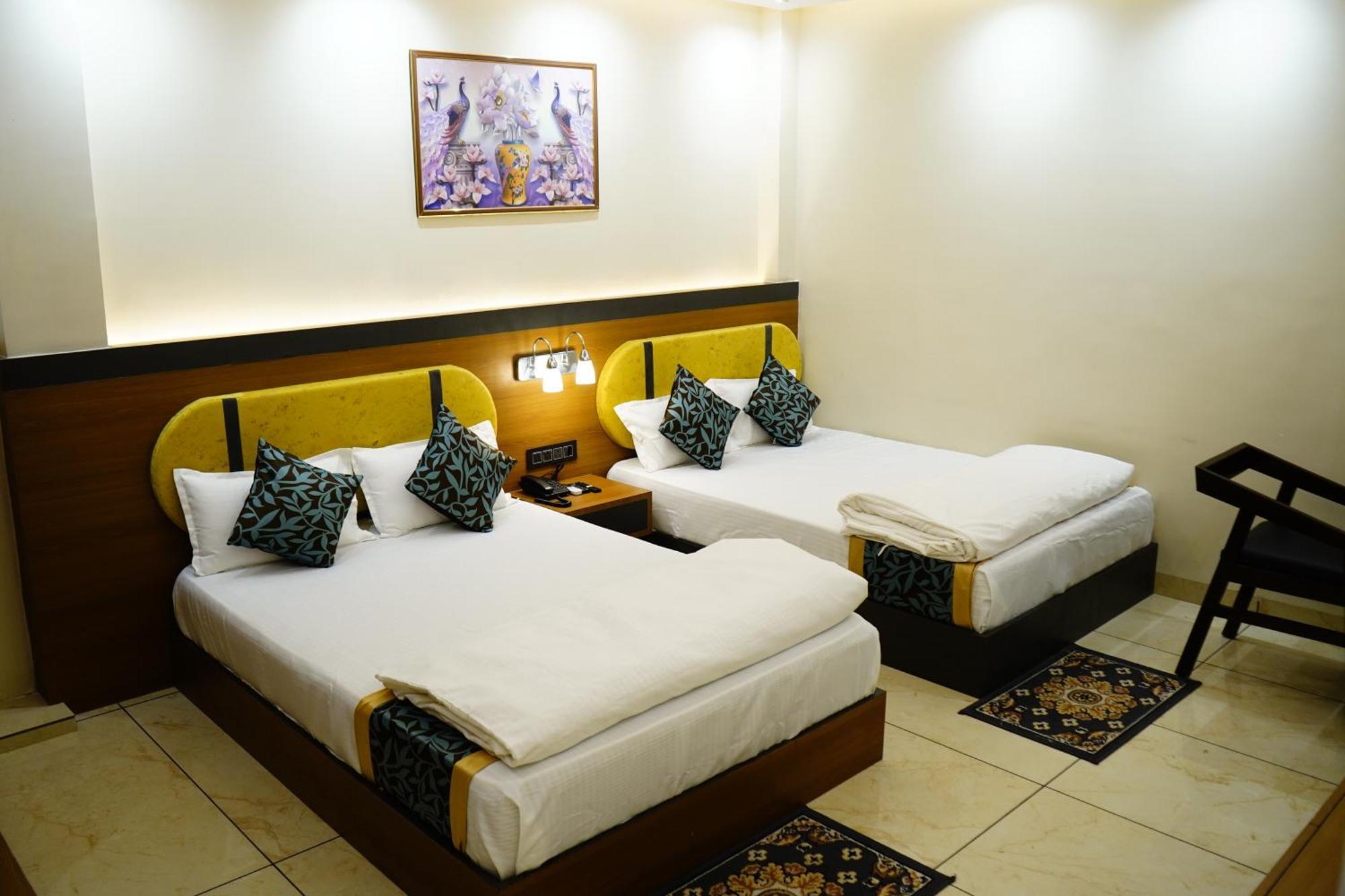 Hotel Shakuntla Palace - 400 Meters Away From Vishnu Pad Temple 7 Mins Walk Gaya Bagian luar foto