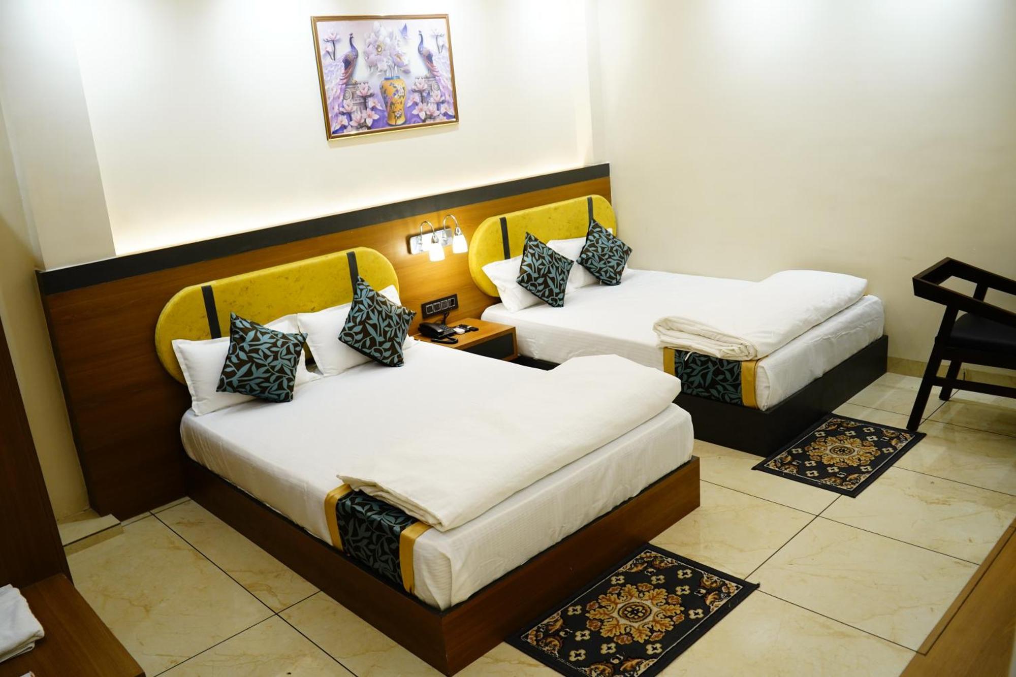 Hotel Shakuntla Palace - 400 Meters Away From Vishnu Pad Temple 7 Mins Walk Gaya Bagian luar foto