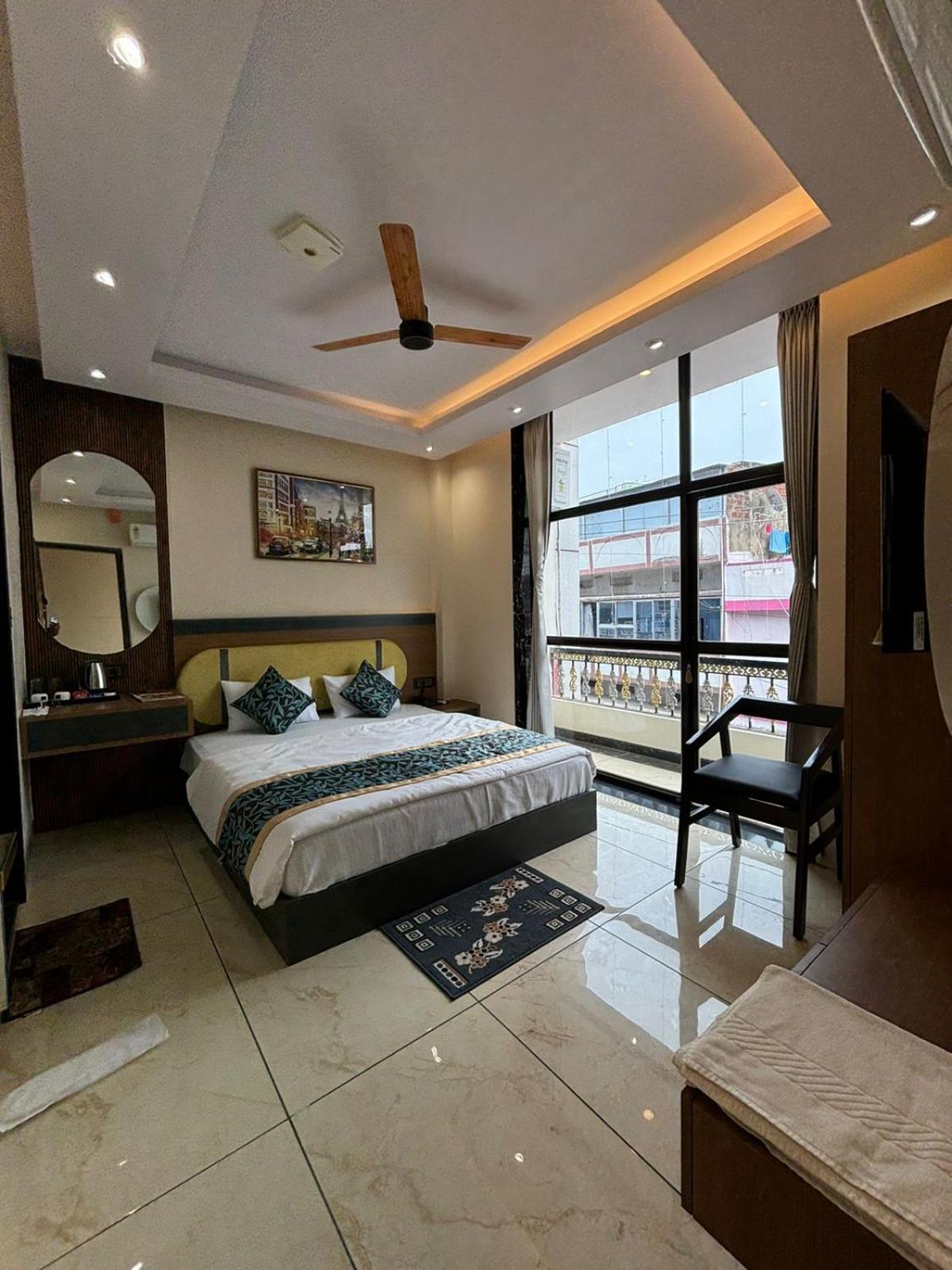 Hotel Shakuntla Palace - 400 Meters Away From Vishnu Pad Temple 7 Mins Walk Gaya Bagian luar foto