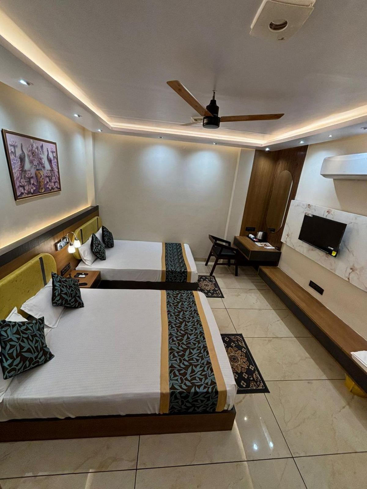 Hotel Shakuntla Palace - 400 Meters Away From Vishnu Pad Temple 7 Mins Walk Gaya Bagian luar foto