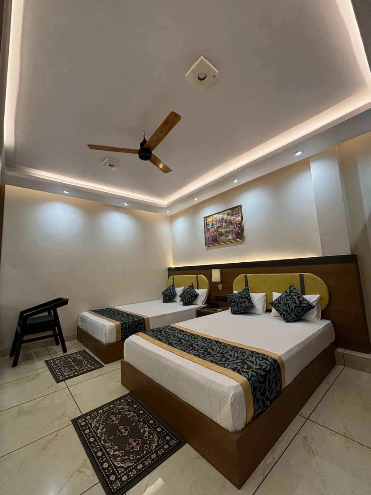 Hotel Shakuntla Palace - 400 Meters Away From Vishnu Pad Temple 7 Mins Walk Gaya Bagian luar foto