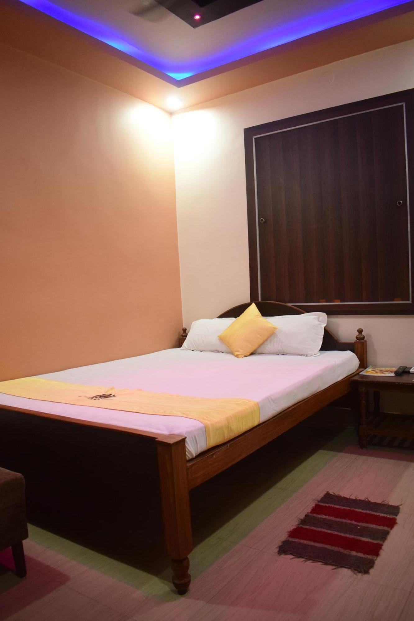 Hotel Shakuntla Palace - 400 Meters Away From Vishnu Pad Temple 7 Mins Walk Gaya Bagian luar foto