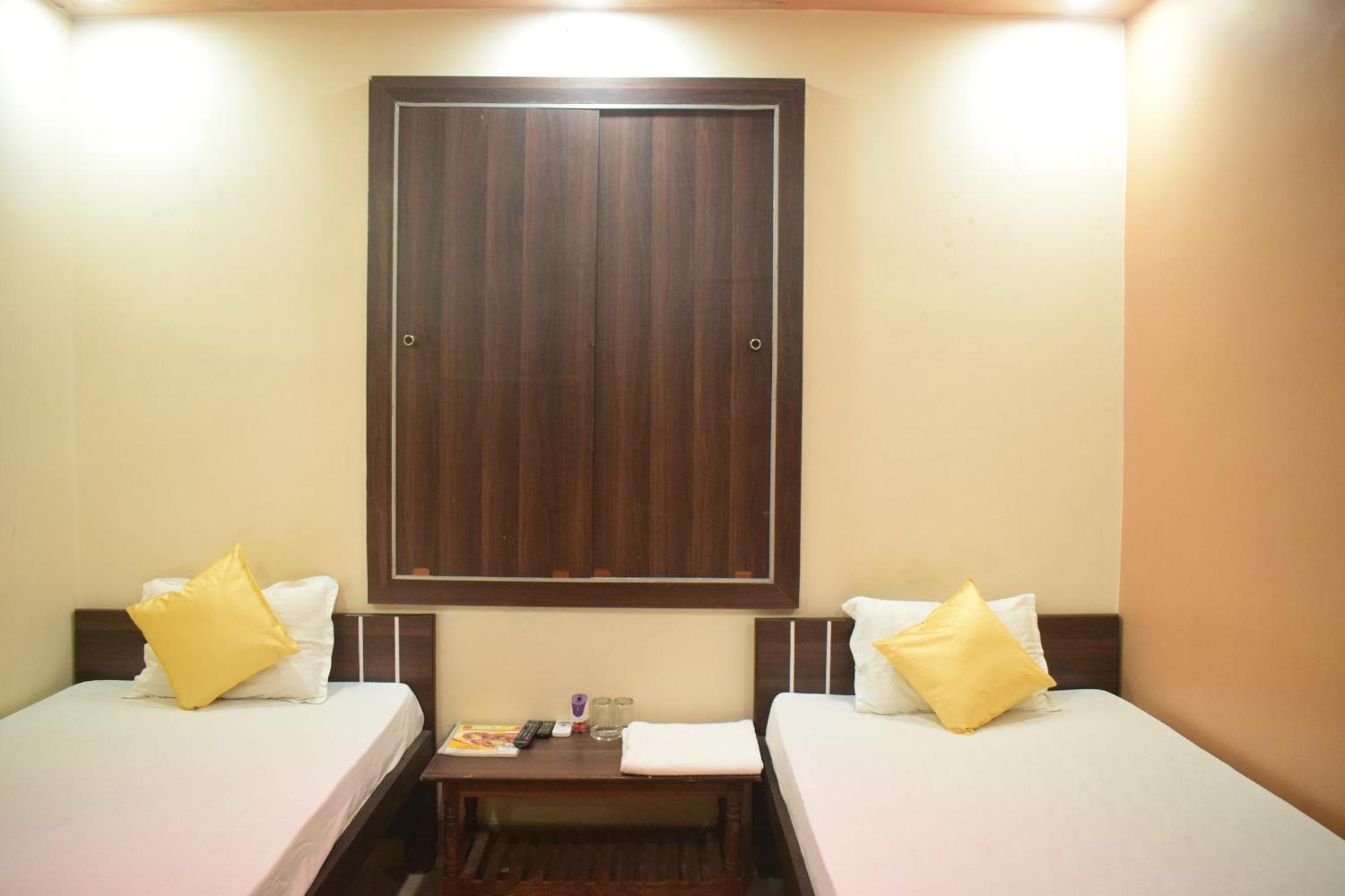 Hotel Shakuntla Palace - 400 Meters Away From Vishnu Pad Temple 7 Mins Walk Gaya Bagian luar foto