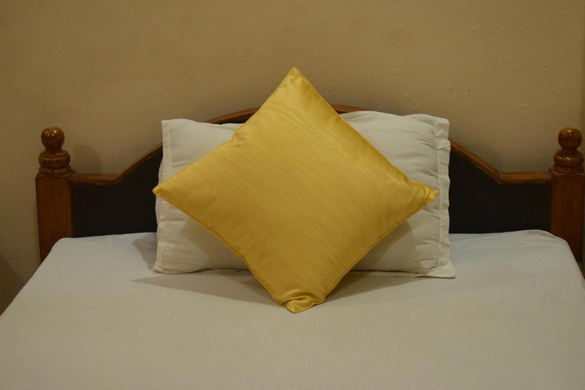 Hotel Shakuntla Palace - 400 Meters Away From Vishnu Pad Temple 7 Mins Walk Gaya Bagian luar foto